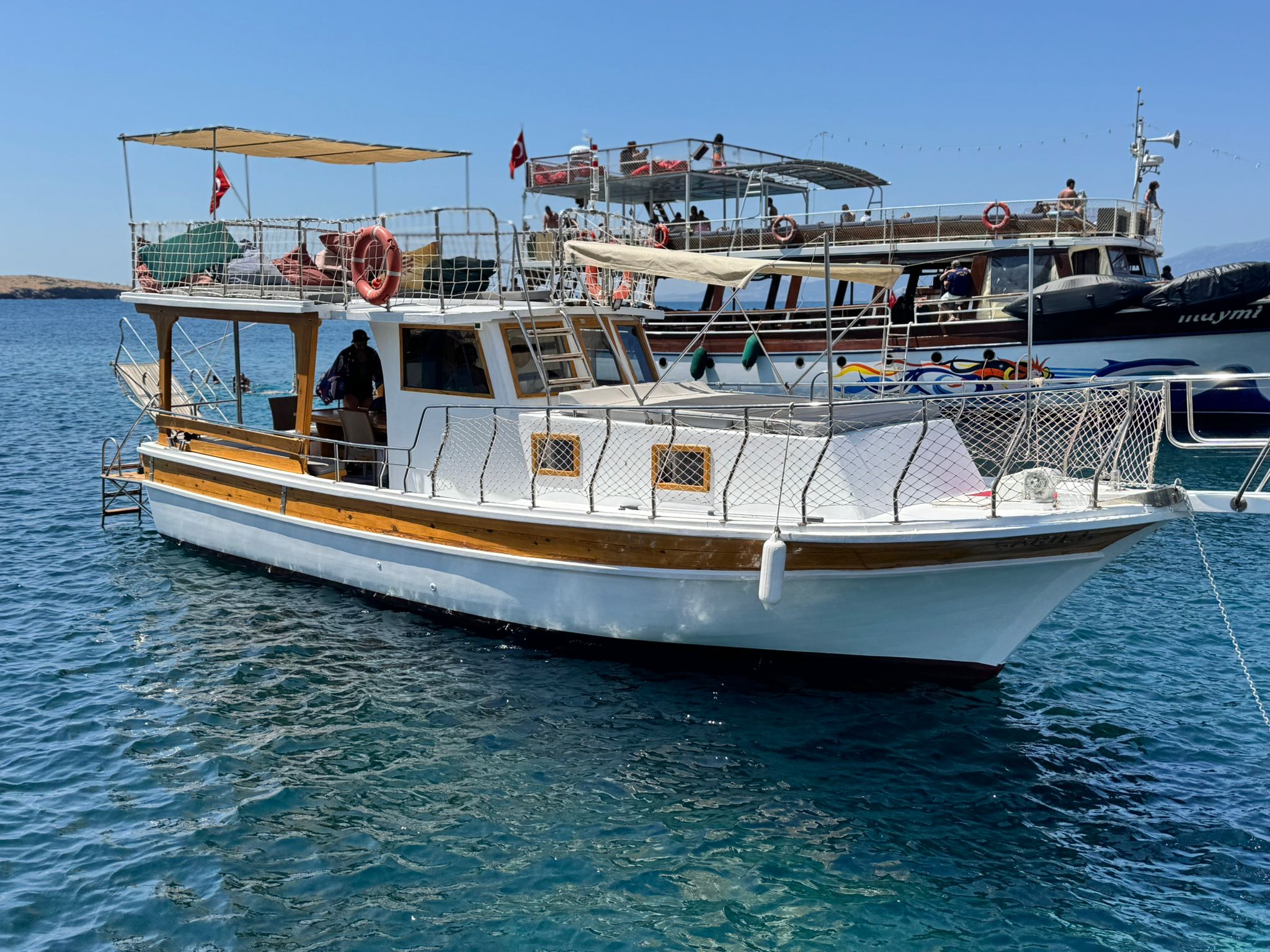 Cakil Eski Foca boat on the sea during daytime
