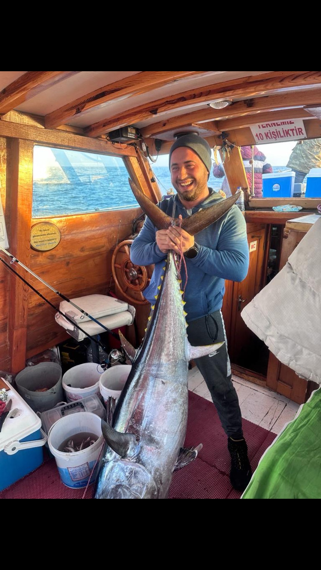 Large tuna caught on the Cakil boat